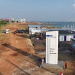 Foto udara fasilitas PT PAL Indonesia di Desa Sidokelar, Kecamatan Paciran, Kabupaten Lamongan, Jawa Timur, Rabu (23/9/2026). Fasilitas tersebut dikembangkan untuk mendukung kegiatan perbaikan dan pembangunan kapal. Sumber foto: Antara