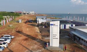 Foto udara fasilitas PT PAL Indonesia di Desa Sidokelar, Kecamatan Paciran, Kabupaten Lamongan, Jawa Timur, Rabu (23/9/2026). Fasilitas tersebut dikembangkan untuk mendukung kegiatan perbaikan dan pembangunan kapal. Sumber foto: Antara