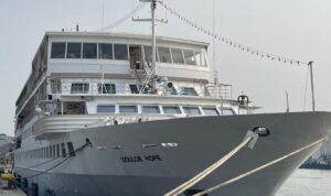 Kapal perpustakaan MV Doulos Hope yang sandar di Dermaga Terminal IKT, Tanjung Priok. Sumber foto: Indomaritim.com/Hes Kapal perpustakaan MV Doulos Hope yang sandar di Dermaga Terminal IKT, Tanjung Priok. Sumber foto: Indomaritim.com/Hes
