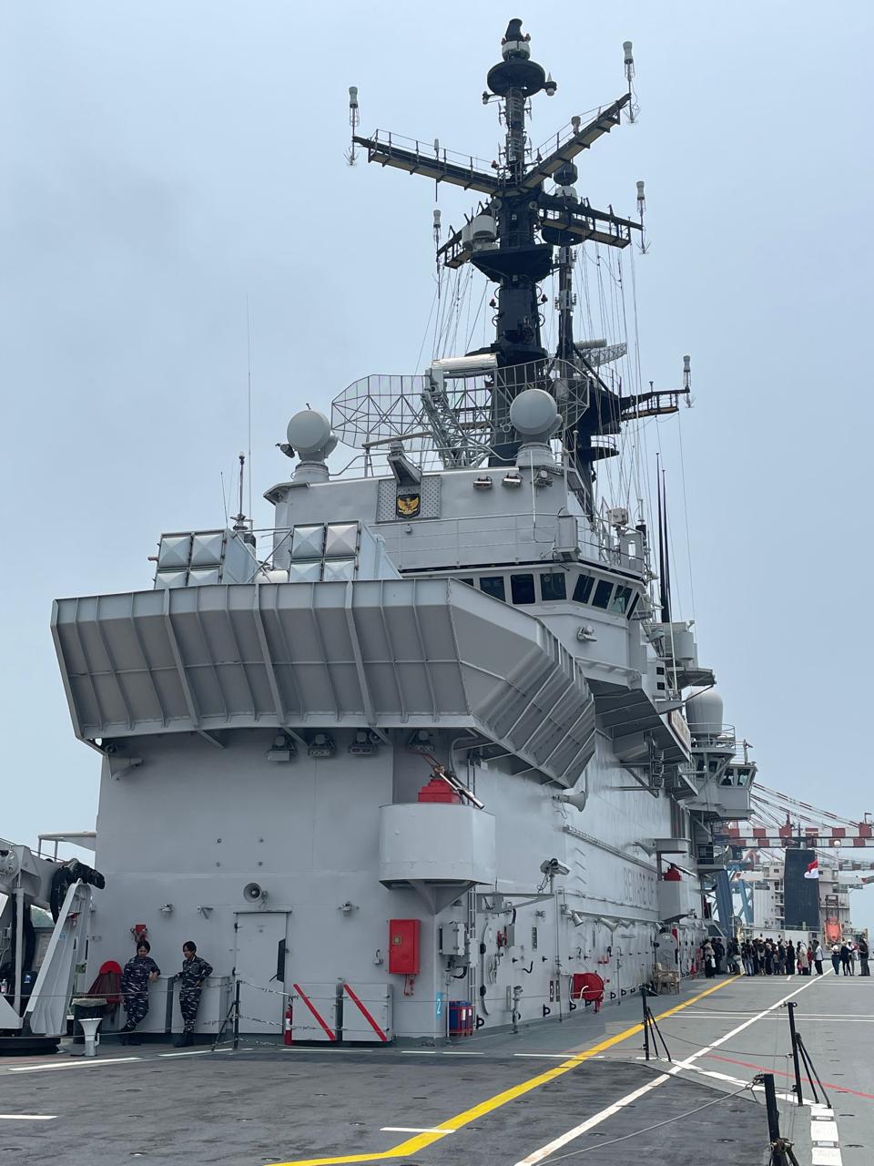 Anjungan kapal induk KRI Sriwijaya-100. Sumber foto: indomaritim.com/Hes Anjungan kapal induk KRI Sriwijaya-100. Sumber foto: indomaritim.com/Hes