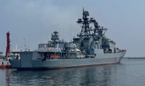 Fregat Angkatan Laut Rusia, Marshal Shaposhnikov-543 sandar di Pelabuhan Tanjung Priok, Rabu (30/9). Sumber foto: Indomaritim.com/Hes Fregat Angkatan Laut Rusia, Marshal Shaposhnikov-543 sandar di Pelabuhan Tanjung Priok, Rabu (30/9). Sumber foto: Indomaritim.com/Hes