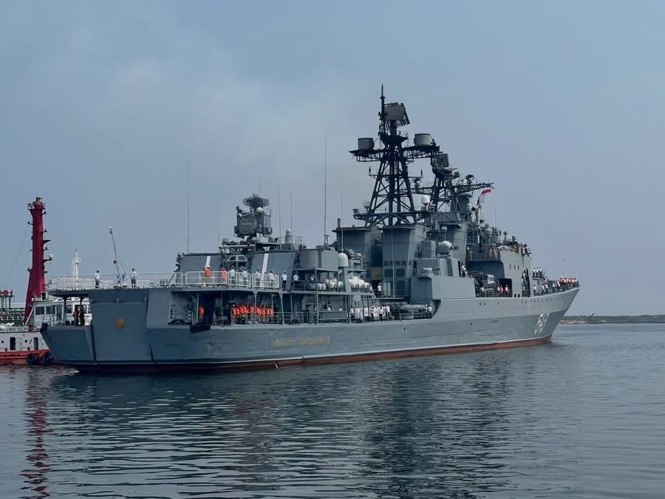 Fregat Angkatan Laut Rusia, Marshal Shaposhnikov-543 sandar di Pelabuhan Tanjung Priok, Rabu (30/9). Sumber foto: Indomaritim.com/Hes Fregat Angkatan Laut Rusia, Marshal Shaposhnikov-543 sandar di Pelabuhan Tanjung Priok, Rabu (30/9). Sumber foto: Indomaritim.com/Hes