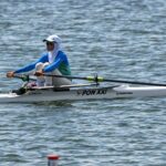 Foto arsip - Pedayung Mutiara Rahma Putri (tengah) memacu perahunya pada final dayung rowing putri nomor light weight single sculls (LW1X) PON XXI Aceh-Sumut 2024 di Waduk Keuliling Indrapuri, Aceh Besar, Aceh, Kamis (12/9/2024). Mutiara Rahma Putri berhasil meraih medali emas setelah finis pertama dengan catatan waktu 8 menit 35,692 detik. Sumber foto: Antara