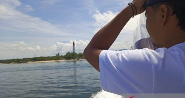 Kapal penumpang akan sandar di Pelabuhan Tanjung Kalian Kabupaten Bangka Barat. Sumber foto: Antara