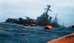 Ilustrasi - Kapal penjelajah Angkatan Laut Argentina ARA General Belgrano terbakar dan tenggelam setelah ditorpedo kapal selam Inggris, HMS Qonqueor, 2 Mei 1982 dalam Perang Falkland (Malvinas). Sumber foto: indomaritim.com/Ist Ilustrasi - Kapal penjelajah Angkatan Laut Argentina ARA General Belgrano terbakar dan tenggelam setelah ditorpedo kapal selam Inggris, HMS Qonqueor, 2 Mei 1982 dalam Perang Falkland (Malvinas). Sumber foto: indomaritim.com/Ist