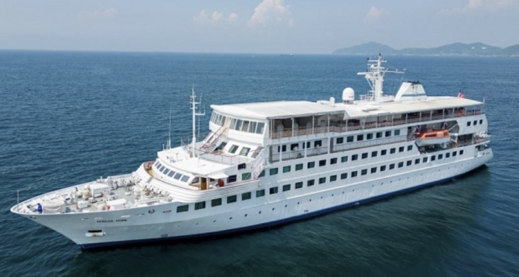 Kapal MV Doulus Hope yang merupakan kapal perpustakaan terapung internasional dengan 2.000 buku. Sumber foto: indomaritim.com/Ist