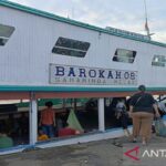 Kapal sungai yang hendak berangkat dari Dermaga Mahakam Ulu Samarinda menuju Melak, Kutai Barat. Sumber foto: Antara