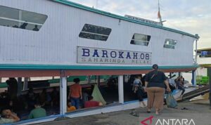 Kapal sungai yang hendak berangkat dari Dermaga Mahakam Ulu Samarinda menuju Melak, Kutai Barat. Sumber foto: Antara Kapal sungai yang hendak berangkat dari Dermaga Mahakam Ulu Samarinda menuju Melak, Kutai Barat. Sumber foto: Antara