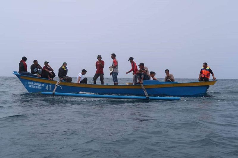 Arsip foto - Kelompok pengawas masyarakat saat patroli laut di kawasan konservasi di Kabupaten Simeulue, Aceh, Kamis (11/11/2021). Sumber foto: Antara Arsip foto - Kelompok pengawas masyarakat saat patroli laut di kawasan konservasi di Kabupaten Simeulue, Aceh, Kamis (11/11/2021). Sumber foto: Antara