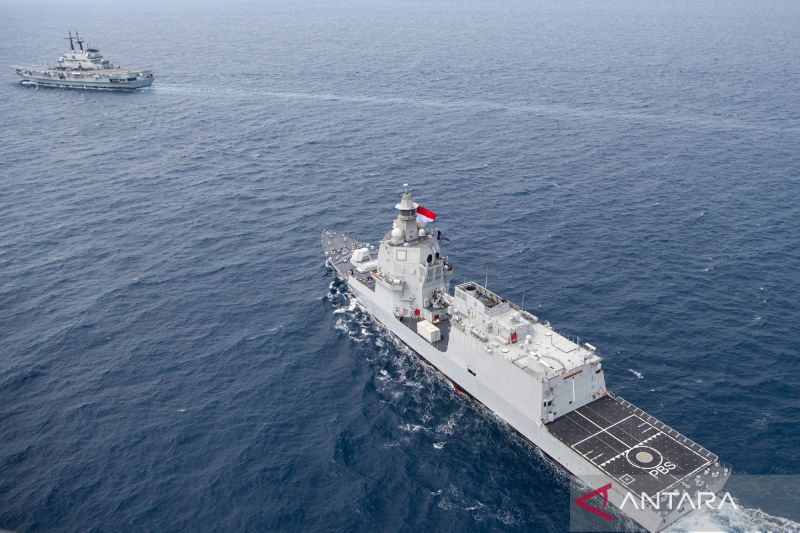 Italian Navy aircraft carrier ITS Giuseppe Garibaldi-551 (left) sails alongside Indonesian Navy warship KRI Prabu Siliwangi-321 (right) in the waters off Bangka, Bangka Belitung, Thursday (Sept. 17, 2026). KRI Brawijaya-320, KRI Prabu Siliwangi-321, two AS565 Panther helicopters, and Cassa NC212 and CN-235 aircraft also took part in welcoming and escorting the Italian carrier, which was donated to the Indonesian Navy, as it entered Indonesian Archipelagic Sea Lane I. Photo Source: Antara News Agency Italian Navy aircraft carrier ITS Giuseppe Garibaldi-551 (left) sails alongside Indonesian Navy warship KRI Prabu Siliwangi-321 (right) in the waters off Bangka, Bangka Belitung, Thursday (Sept. 17, 2026). KRI Brawijaya-320, KRI Prabu Siliwangi-321, two AS565 Panther helicopters, and Cassa NC212 and CN-235 aircraft also took part in welcoming and escorting the Italian carrier, which was donated to the Indonesian Navy, as it entered Indonesian Archipelagic Sea Lane I. Photo Source: Antara News Agency
