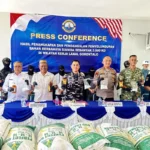 Konferensi pers hasil tangkapan dan penggagalan penyeludupan bahan berbahaya sianida sebanyak 3.000 kilogram di wilayah kerja Lanal Gorontalo, Selasa (22/9/2026). Sumber foto: Antara