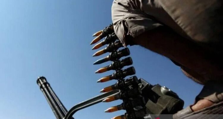 Arsip foto - Anggota suku pendukung Houthi berkumpul di Sanaa. Sumber foto: Antara