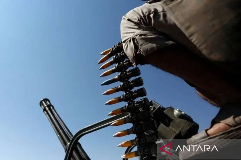 Arsip foto - Anggota suku pendukung Houthi berkumpul di Sanaa. Sumber foto: Antara Arsip foto - Anggota suku pendukung Houthi berkumpul di Sanaa. Sumber foto: Antara
