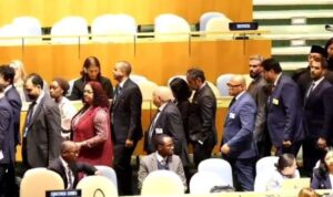 Tangkapan layar kursi delegasi Indonesia yang kosong menyusul aksi "walk out" oleh delegasi Indonesia dan sejumlah negara lainnya sebagai protes terhadap Benjamin Netanyahu di Markas PBB, New York, Kamis (24/9/2026) waktu setempat. Sumber foto: Antara Tangkapan layar kursi delegasi Indonesia yang kosong menyusul aksi "walk out" oleh delegasi Indonesia dan sejumlah negara lainnya sebagai protes terhadap Benjamin Netanyahu di Markas PBB, New York, Kamis (24/9/2026) waktu setempat. Sumber foto: Antara