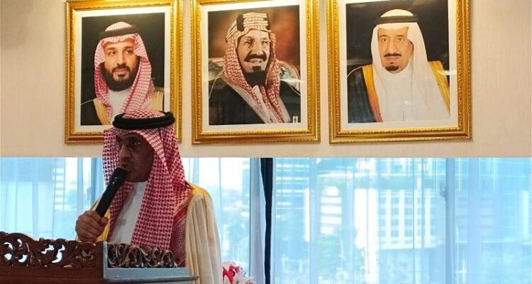 Duta Besar Arab Saudi untuk Indonesia Faisal Abdullah Al-Amoudi saat konferensi pers di Kedutaan Besar Saudi di Jakarta, Jumat (16/10/2026). Sumber foto: Antara
