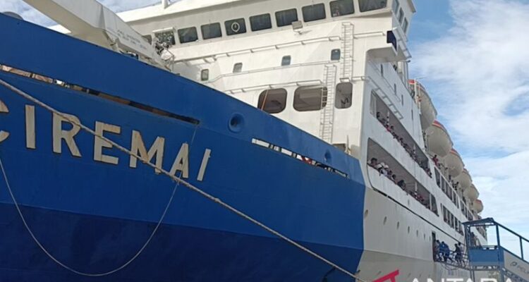 Kapal Pelni KM Ciremai di Pelabuhan Jayapura . Sumber foto: Antara