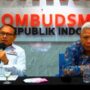 Anggota Ombudsman RI Robert Na Endi Jaweng (kiri) dalam konferensi pers di Jakarta, Rabu (21/10/2026). Sumber foto: Antara