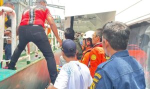 Tim SAR gabungan mengevakuasi lima orang hilang kontak di perairan Kabupaten Banggai Laut ke Pelabuhan Luwuk Kabupaten Banggai, Sulawesi Tengah, Jumat (16/10/2026). Sumber foto: Antara Tim SAR gabungan mengevakuasi lima orang hilang kontak di perairan Kabupaten Banggai Laut ke Pelabuhan Luwuk Kabupaten Banggai, Sulawesi Tengah, Jumat (16/10/2026). Sumber foto: Antara