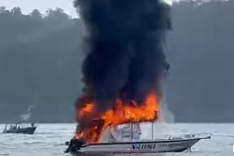 A screenshot of a video showing a speedboat caught fire in the waters of Gamat Bay, Sakti Village, Nusa Penida, Klungkung District, Bali, on Thursday (October 29, 2026). Photo source: Antara News Agency A screenshot of a video showing a speedboat caught fire in the waters of Gamat Bay, Sakti Village, Nusa Penida, Klungkung District, Bali, on Thursday (October 29, 2026). Photo source: Antara News Agency