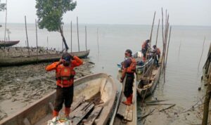 Tim SAR gabungan saat hendak melakukan pencarian terhadap ABK KM Jaya AJJ 02 yang jatuh di laut Arafura, Kabupaten Merauke. Sumber foto: Antara