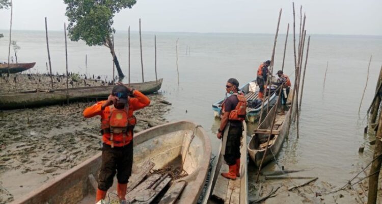 Tim SAR gabungan saat hendak melakukan pencarian terhadap ABK KM Jaya AJJ 02 yang jatuh di laut Arafura, Kabupaten Merauke. Sumber foto: Antara