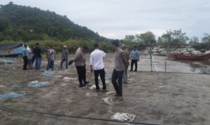 Tim PPK KNMP Wilayah 1 Satuan Kerja Sekretariat Direktorat Jenderal Perikanan Tangkap saat mengecek lokasi pembangunan KNMP di Desa Panton Makmur Kecamatan Krueng sabee, Aceh Jaya, Kamis (1/10/2026). Sumber foto: Antara Tim PPK KNMP Wilayah 1 Satuan Kerja Sekretariat Direktorat Jenderal Perikanan Tangkap saat mengecek lokasi pembangunan KNMP di Desa Panton Makmur Kecamatan Krueng sabee, Aceh Jaya, Kamis (1/10/2026). Sumber foto: Antara