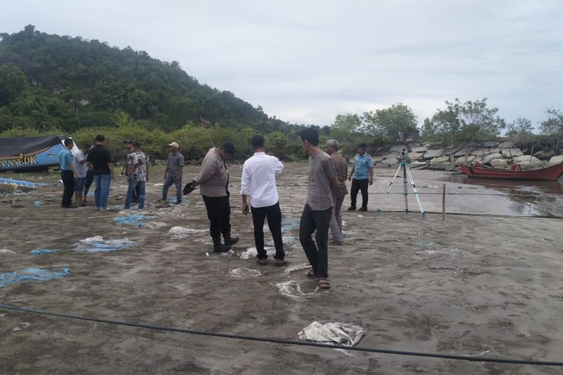 Tim PPK KNMP Wilayah 1 Satuan Kerja Sekretariat Direktorat Jenderal Perikanan Tangkap saat mengecek lokasi pembangunan KNMP di Desa Panton Makmur Kecamatan Krueng sabee, Aceh Jaya, Kamis (1/10/2026). Sumber foto: Antara Tim PPK KNMP Wilayah 1 Satuan Kerja Sekretariat Direktorat Jenderal Perikanan Tangkap saat mengecek lokasi pembangunan KNMP di Desa Panton Makmur Kecamatan Krueng sabee, Aceh Jaya, Kamis (1/10/2026). Sumber foto: Antara