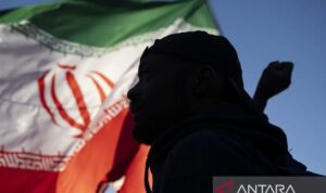 Arsip foto - Para demonstran anti-perang menggelar protes di dekat Gedung Putih menentang serangan Amerika Serikat dan Israel terhadap Iran, di Washington DC, Amerika Serikat pada 7 April 2026. Sumber foto: Antara Arsip foto - Para demonstran anti-perang menggelar protes di dekat Gedung Putih menentang serangan Amerika Serikat dan Israel terhadap Iran, di Washington DC, Amerika Serikat pada 7 April 2026. Sumber foto: Antara