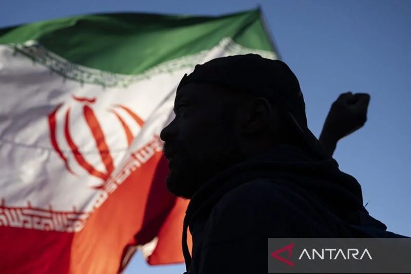 Arsip foto - Para demonstran anti-perang menggelar protes di dekat Gedung Putih menentang serangan Amerika Serikat dan Israel terhadap Iran, di Washington DC, Amerika Serikat pada 7 April 2026. Sumber foto: Antara Arsip foto - Para demonstran anti-perang menggelar protes di dekat Gedung Putih menentang serangan Amerika Serikat dan Israel terhadap Iran, di Washington DC, Amerika Serikat pada 7 April 2026. Sumber foto: Antara