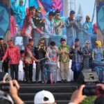 Foto bersama pembukaan Wakatobi WAVE di Wakatobi, Sulawesi Tenggara (Sultra). Sumber foto: Antara