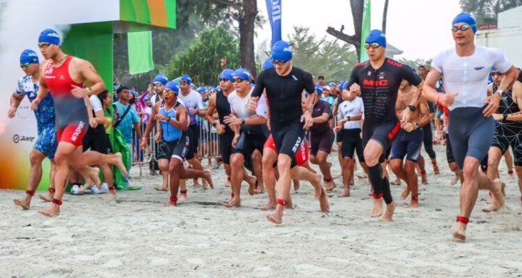 Para peserta adu lari pada ajang Indofood Bintan Triathlon 2026, di kawasan Lagoi Bay Beach, Bintan Resorts, Kabupaten Bintan, Kepri, Sabtu (3/10/2026). Sumber foto: Antara
