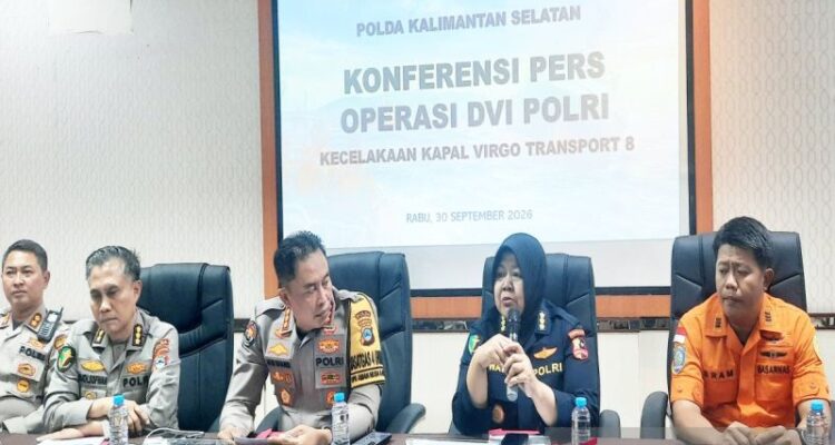 Kabid DVI Pusat Kedokteran dan Kesehatan (Pusdokkes) Polri Kombes Pol dr Wahyu Hidayati menjelaskan proses identifikasi terhadap korban Kapal Virgo di Rumah Sakit Bhayangkara Banjarmasin. Sumber foto: Antara
