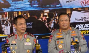 IMG_20261020_211511 Kapolda Jawa Tengah Irjen Pol Roy Hardi Siahaan (kiri). Sumber foto: Antara