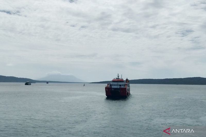 Arsip foto - Kapal feri menyeberangi perairan Selat Bali, Minggu (2/8/2026). Sumber foto: Antara Arsip foto - Kapal feri menyeberangi perairan Selat Bali, Minggu (2/8/2026). Sumber foto: Antara
