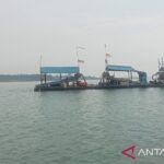 Tiga unit ponton tambang ilegal bijih timah disita Satpolairud Polres Bangka Barat karena berpotensi menambang secara ilegal di Perairan Tembelok-Kerangggan, Selasa (27/10/2026). Sumber foto: Antara
