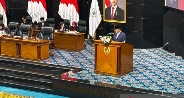 Gubernur DKI Jakarta Pramono Anung dalam Rapat Paripurna di Gedung DPRD DKI Jakarta, Kamis (1/10/2026). Sumber foto: Antara