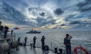 Ilustrasi - Kapal Perang Singapura, RSS Stalwart-72 latihan bersama dengan KRI Wiratno-379 di Laut Natuna. Sumber foto: Koarmada I