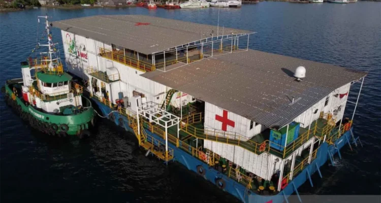 Kapal rumah sakit apung, Nusa Waluya II. Sumber foto: Antara