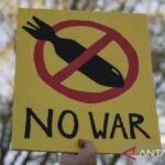 Photo file: Para demonstran anti-perang menggelar protes di dekat Gedung Putih menentang serangan Amerika Serikat dan Israel terhadap Iran, di Washington DC, Amerika Serikat pada 7 April 2026. Sumber foto: Antara