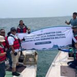PT Timah menenggelamkan sebanyak 30 unit alat atraktor cumi di wilayah perairan Sungai Padang, Sijuk dengan harapan meningkatkan populasi cumi dan tangkapan nelayan cumi, di Tanjungpandan, Sabtu (3/10/2026). Sumber foto: Antara