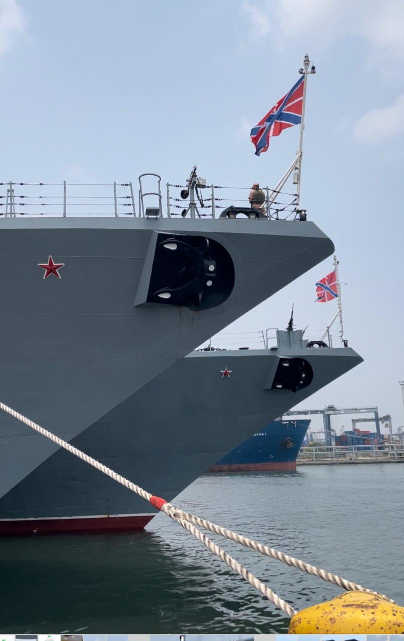 Fregat Angkatan Laut Rusia, RFS Marshal Shaposhnikov-543 dan Admiral Tributs-564 sandar di Pelabuhan IKT, Tanjung Priok, Jakarta, Jumat (2/10). Sumber foto: indomaritim.com/Hes Fregat Angkatan Laut Rusia, RFS Marshal Shaposhnikov-543 dan Admiral Tributs-564 sandar di Pelabuhan IKT, Tanjung Priok, Jakarta, Jumat (2/10). Sumber foto: indomaritim.com/Hes