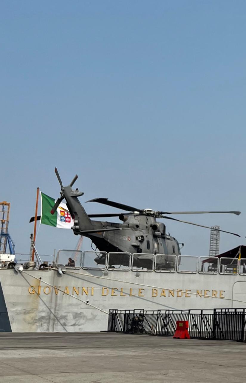 ITS Giovanni delle Bande Nere-P434 dengan helikopter NH90 NFH di buritan. Sumber foto: indomaritim.com/Hes-02 at 20.34.42 ITS Giovanni delle Bande Nere-P434 dengan helikopter NH90 NFH di buritan. Sumber foto: indomaritim.com/Hes
