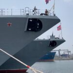 Fregat Angkatan Laut Rusia, RFS Marshal Shaposhnikov-543 dan Admiral Tributs-564 sandar di Pelabuhan IKT, Tanjung Priok, Jakarta, Jumat (2/10). Sumber foto: indomaritim.com/Hes