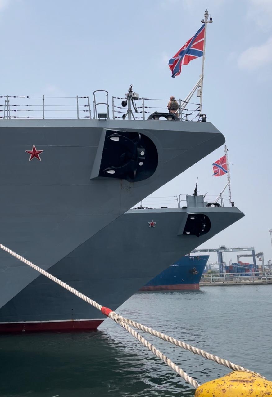 Fregat Angkatan Laut Rusia, RFS Marshal Shaposhnikov-543 dan Admiral Tributs-564 sandar di Pelabuhan IKT, Tanjung Priok, Jakarta, Jumat (2/10). Sumber foto: indomaritim.com/Hes Fregat Angkatan Laut Rusia, RFS Marshal Shaposhnikov-543 dan Admiral Tributs-564 sandar di Pelabuhan IKT, Tanjung Priok, Jakarta, Jumat (2/10). Sumber foto: indomaritim.com/Hes