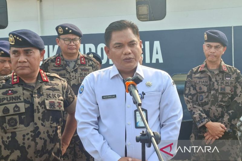 Direktur Kapal Perikanan Dan Alat Penangkapan Ikan Direktorat Jenderal Perikanan Tangkap KKP Mochhamad Idnillah menjawab pertanyaan dari awak media di Jakarta, Minggu (4/10/2026). Sumber foto: Antara Direktur Kapal Perikanan Dan Alat Penangkapan Ikan Direktorat Jenderal Perikanan Tangkap KKP Mochhamad Idnillah menjawab pertanyaan dari awak media di Jakarta, Minggu (4/10/2026). Sumber foto: Antara