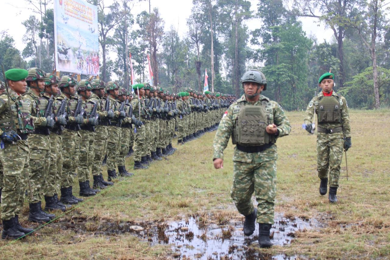 Upacara peringatan Hari Ulang Tahun Tentara Nasional Indonesia (HUT TNI) ke-81 Tahun 2026 digelar di Kabupaten Yahukimo, Senin (5/10/2026). Foto: Puspen TNI.