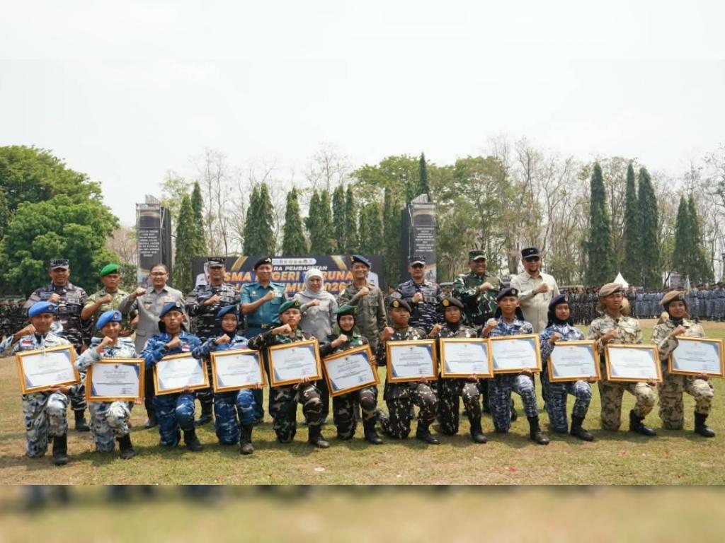 Siswa SMA Negeri Taruna Jawa Timur melaksanakan pembaretan dipimpin oleh Gubernur Jatim Khofifah Indar Parawansa di Pusdik Brimob, Watukosek, Kabupaten Pasuruan. Kamis (8/10/2026). Sumber foto: Kodaeral V Siswa SMA Negeri Taruna Jawa Timur melaksanakan pembaretan dipimpin oleh Gubernur Jatim Khofifah Indar Parawansa di Pusdik Brimob, Watukosek, Kabupaten Pasuruan. Kamis (8/10/2026). Sumber foto: Kodaeral V