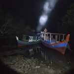 Dua kapal pelangsir pasir timah ilegal yang diamankan. Sumber foto: Lanal Belitung