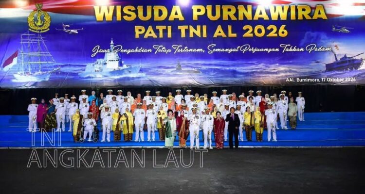 Kepala Staf TNI AL Laksamana TNI Muhammad Ali bersama para laksamana peserta wisuda purna wira perwira tinggi TNI AL. Sumber foto: Dispenal