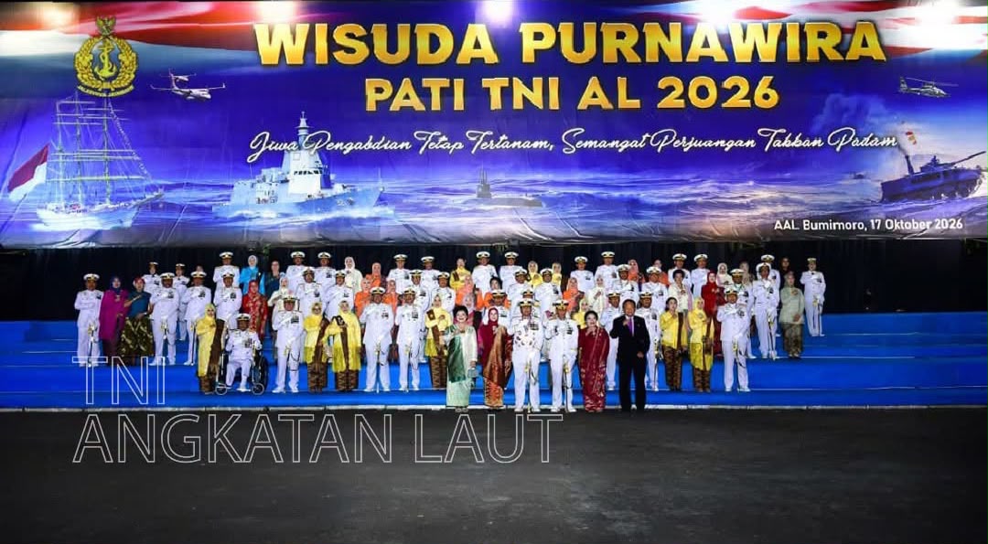 Kepala Staf TNI AL Laksamana TNI Muhammad Ali bersama para laksamana peserta wisuda purna wira perwira tinggi TNI AL. Sumber foto: Dispenal Kepala Staf TNI AL Laksamana TNI Muhammad Ali bersama para laksamana peserta wisuda purna wira perwira tinggi TNI AL. Sumber foto: Dispenal